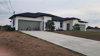 5039 Benton St in Lehigh Acres, FL - Building Photo