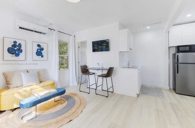 421 75th St, Unit 3 in Miami Beach, FL - Building Photo - Building Photo