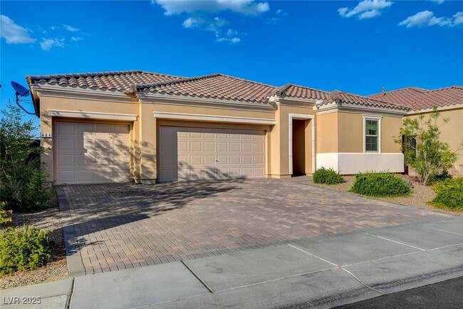 484 Punto Vallata Dr in Henderson, NV - Building Photo - Building Photo