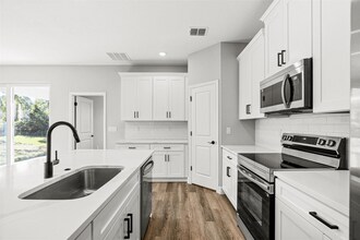 8175 Elkenberry Ave in North Port, FL - Building Photo - Building Photo