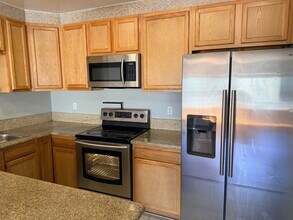 433 Autumn Dr in San Marcos, CA - Building Photo - Building Photo