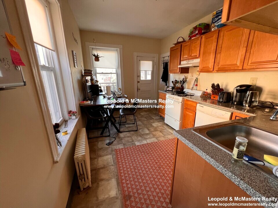 1114 Commonwealth Ave, Unit B in Boston, MA - Building Photo