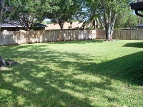 14804 Dartmoor Ln in Tampa, FL - Building Photo - Building Photo