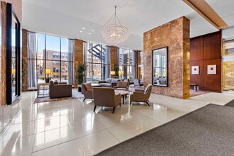 655 W Irving Park Rd in Chicago, IL - Building Photo - Building Photo