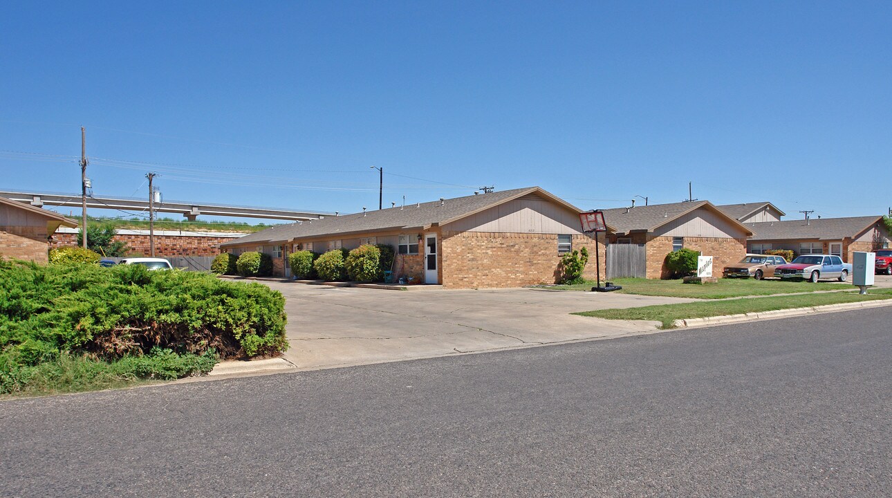 Maples in Lubbock, TX - Building Photo