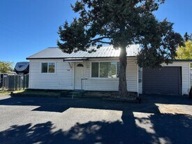 318 McCourt St in Klamath Falls, OR - Building Photo