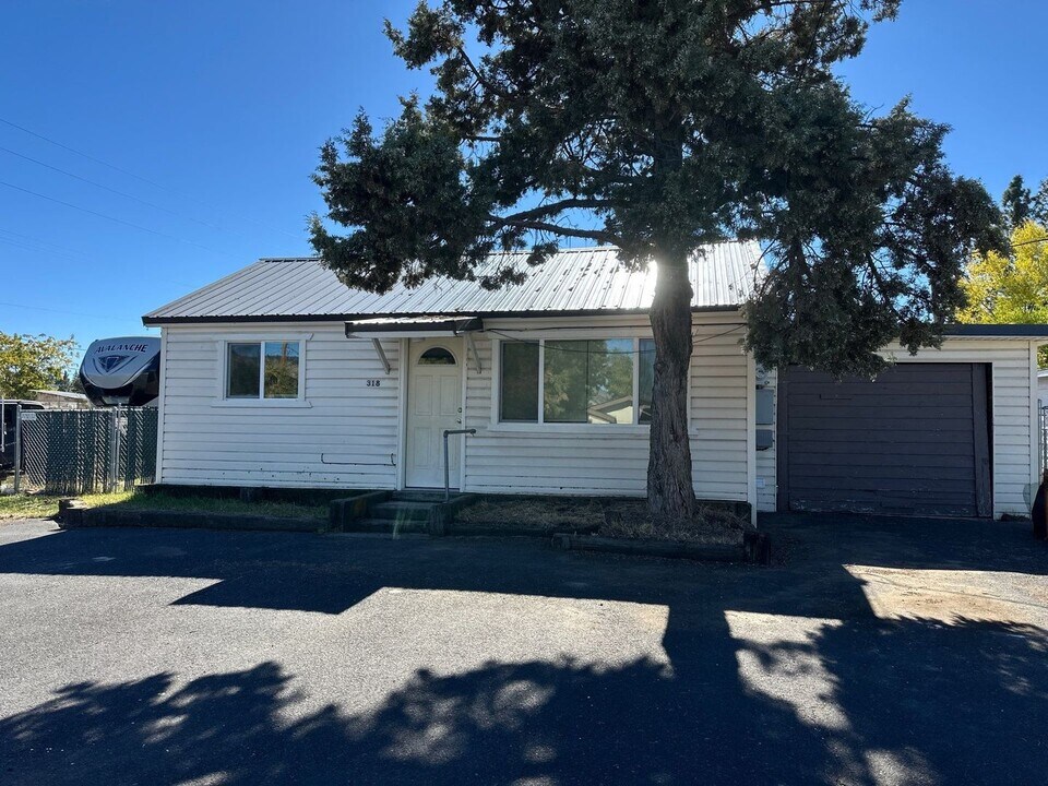 318 McCourt St in Klamath Falls, OR - Building Photo