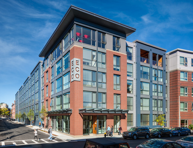 E3 Apartments in Allston, MA - Foto de edificio - Building Photo