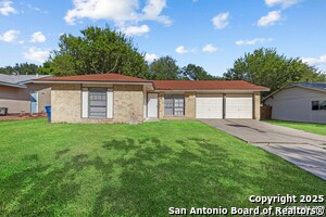 922 Saddlebrook Dr in San Antonio, TX - Building Photo