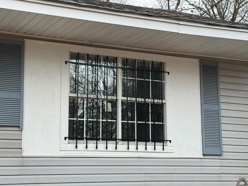 320 E Leavell Woods Dr in Jackson, MS - Foto de edificio