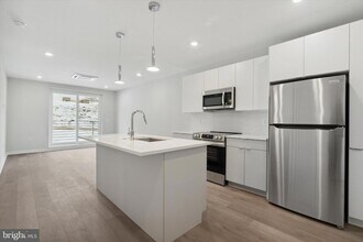 3449 Scotts Ln, Unit B307 in Philadelphia, PA - Building Photo - Building Photo