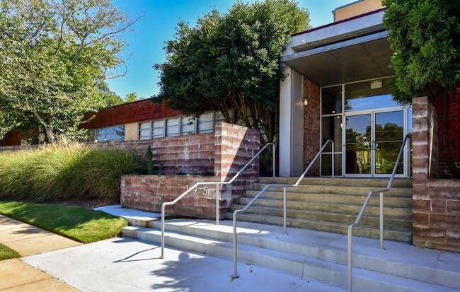 property at 195 Arizona Ave NE