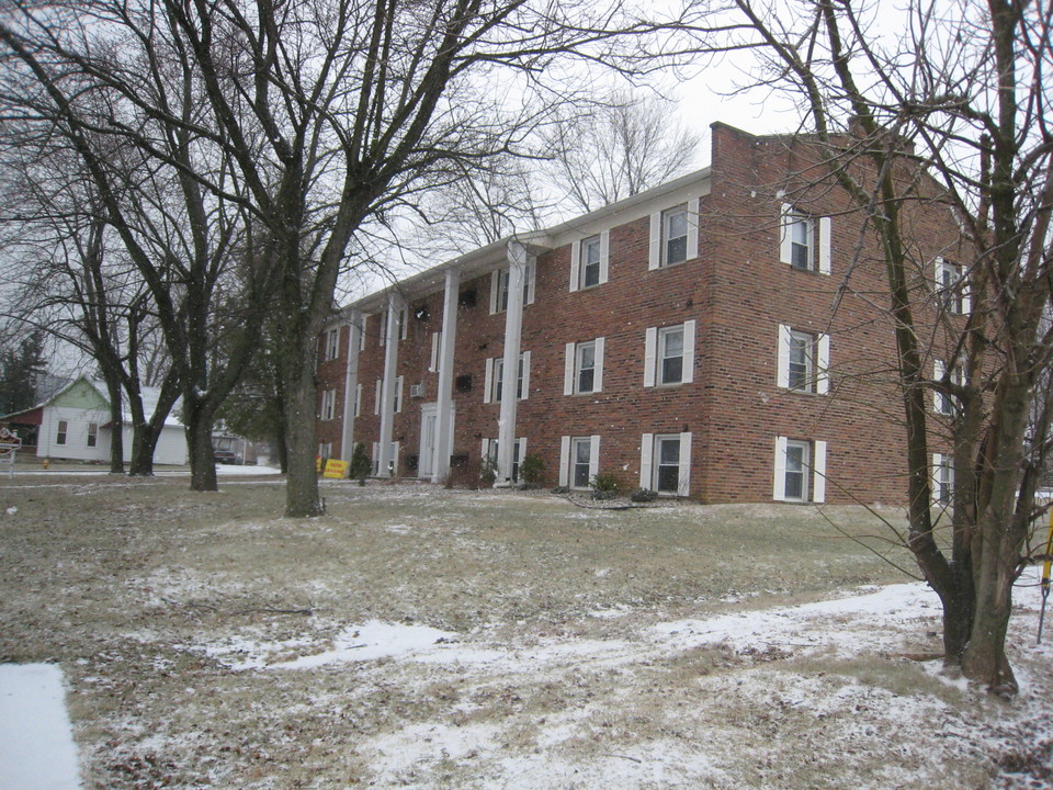 203 W Temperance St in Ellettsville, IN - Building Photo