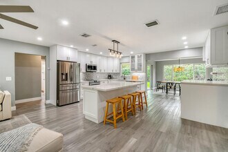 400 Tequesta Dr in Jupiter, FL - Building Photo - Building Photo