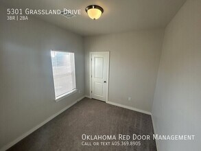 5301 Grassland Dr in Guthrie, OK - Foto de edificio - Building Photo