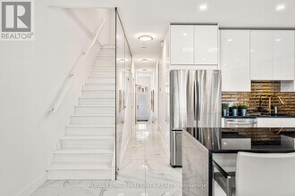 266 Currell Ave in Ottawa, ON - Building Photo - Building Photo