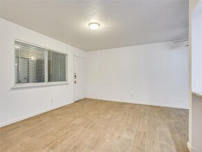 2303 East Side Dr in Austin, TX - Building Photo - Building Photo