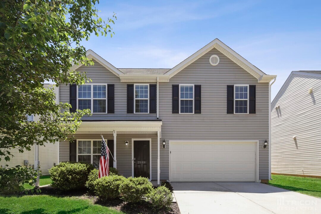 2006 Blue Rock Ct in Greensboro, NC - Building Photo