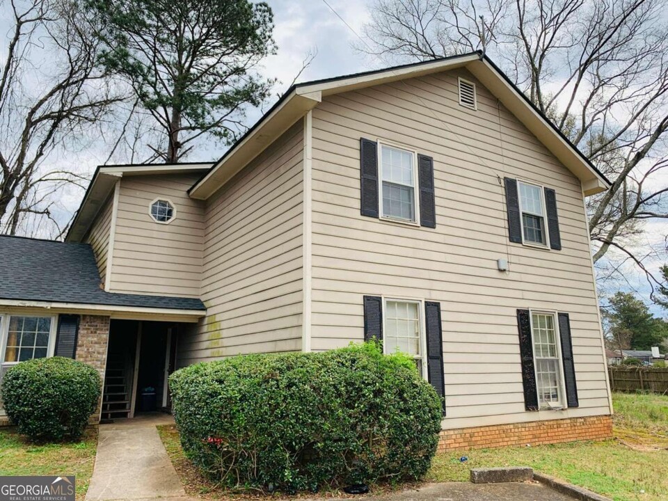 108 Peachtree Ct in Lagrange, GA - Building Photo