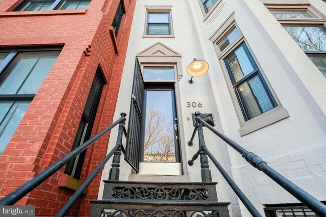 property at 306 M St NW