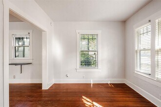 217 Leland St in Austin, TX - Building Photo - Building Photo