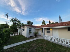 801 NE 5th St in Hallandale Beach, FL - Building Photo - Building Photo