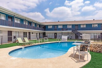 Falcon Ridge Apartments in Universal City, TX - Building Photo - Building Photo