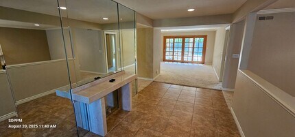 4621 Benhurst Ave in San Diego, CA - Foto de edificio - Building Photo
