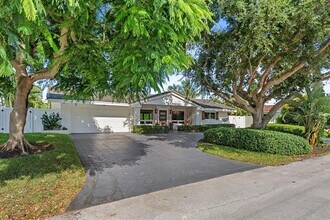 1114 SE 14th Ave in Deerfield Beach, FL - Building Photo - Building Photo