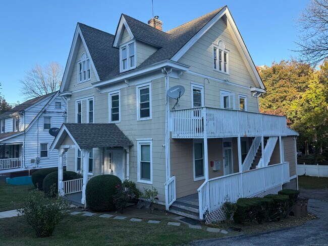 211 Knickerbocker Ave in Stamford, CT - Building Photo - Building Photo
