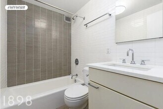 245 E 80th St in New York, NY - Building Photo - Building Photo