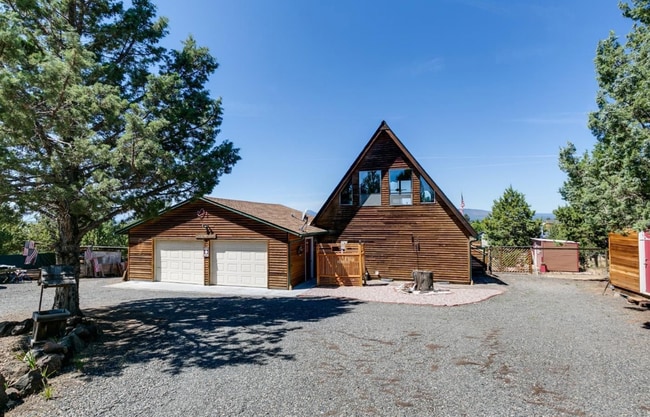 10911 SW Shad Rd in Terrebonne, OR - Building Photo - Building Photo