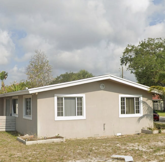 property at 117 SE 4th Ave