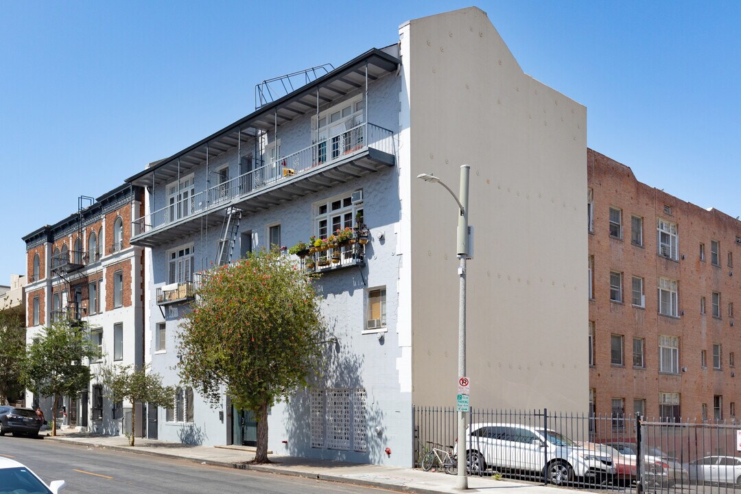 721 S Mariposa Ave in Los Angeles, CA - Building Photo