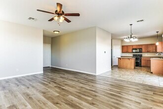 4836 E Meadow Lark Way in San Tan Valley, AZ - Foto de edificio - Building Photo