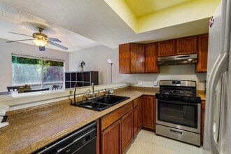 6919 10 Oaks Cir in Austin, TX - Building Photo - Building Photo