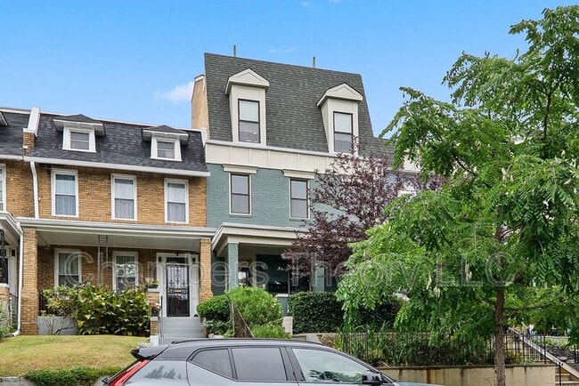 property at 1228 I St NE