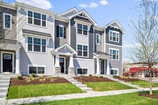 2020 Yellowstone Blvd in Mundelein, IL - Building Photo