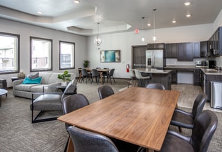 The Commons at Greenway Park in Waukee, IA - Foto de edificio - Building Photo