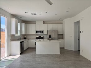 75 Corzine Cliffs Ct in Las Vegas, NV - Building Photo - Building Photo