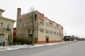 931 N 8th St in Sheboygan, WI - Foto de edificio - Building Photo