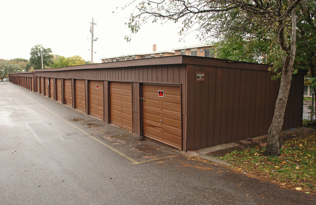 Phalen Manor Apartments in St. Paul, MN - Building Photo - Building Photo