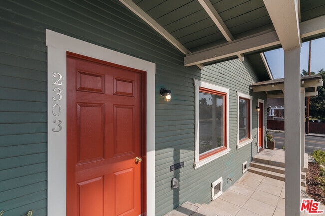2303 W 30th St in Los Angeles, CA - Building Photo - Building Photo