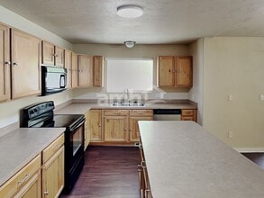 4968 W Diamondback Dr in Riverton, UT - Building Photo - Building Photo