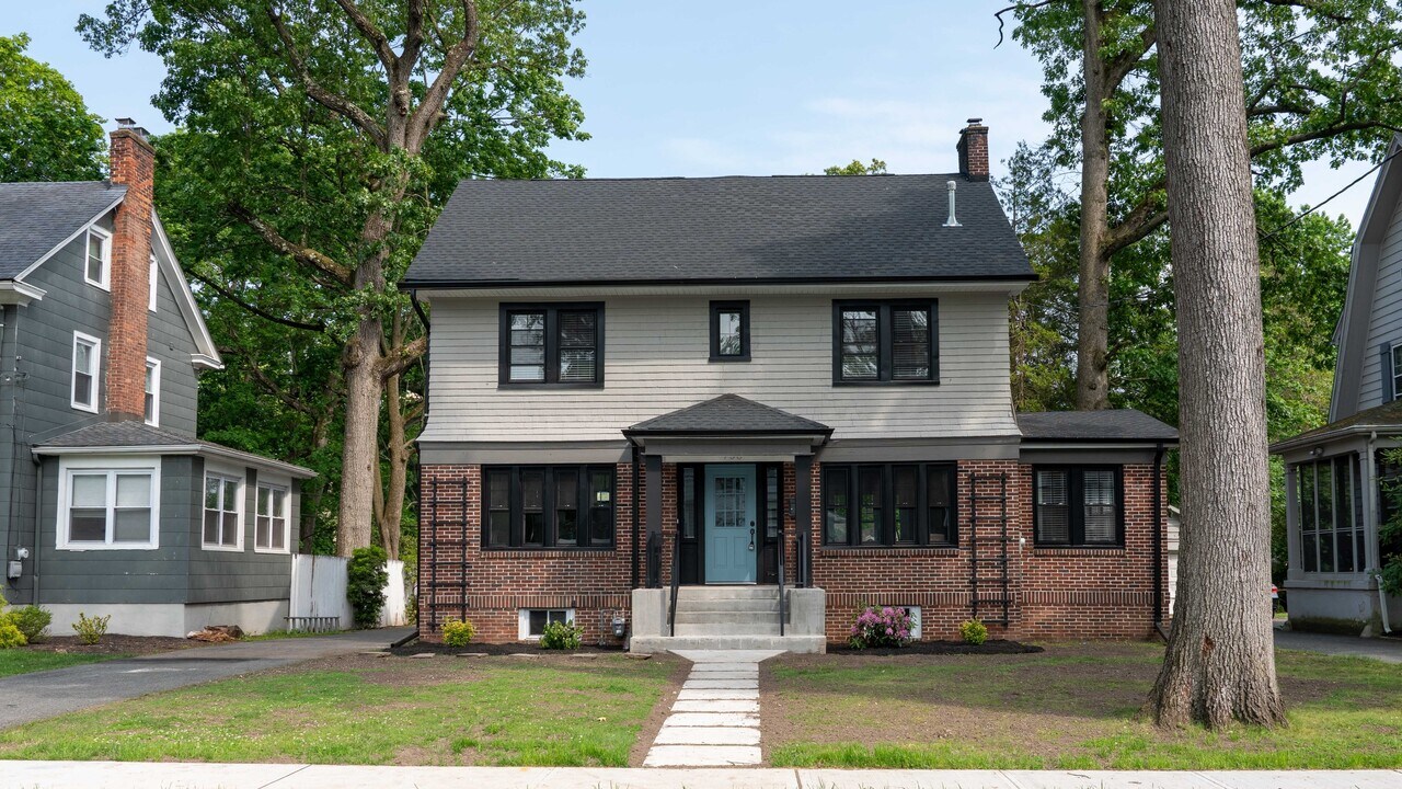 736 Haxtun Ave in Orange, NJ - Building Photo