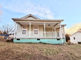 403 Amazon St in Thomasville, NC - Building Photo