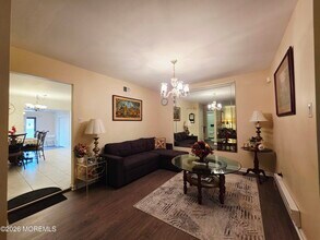 37 Piazza San Paola in Freehold, NJ - Building Photo - Building Photo