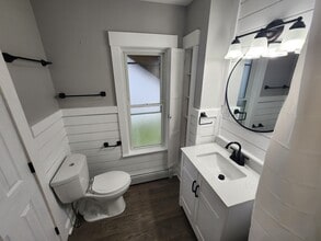 52 Meadow St, Unit 2nd Floor in Wallingford, CT - Building Photo - Building Photo