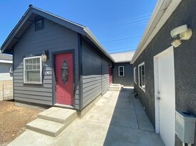 1714 N Lincoln St in Burbank, CA - Building Photo