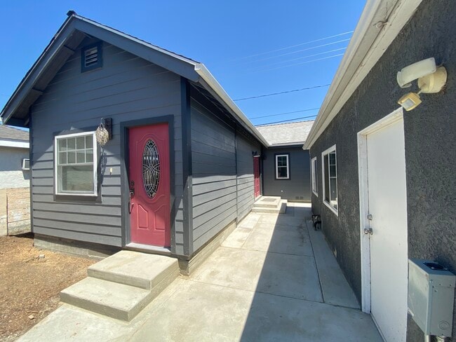 property at 1714 N Lincoln St